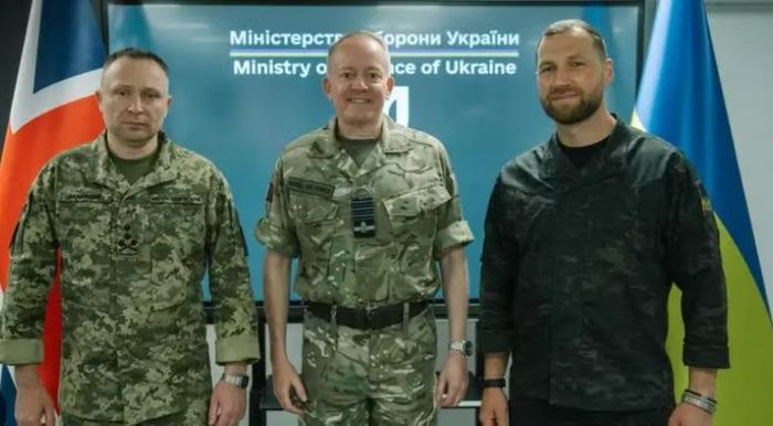 Khi đề xuất ông Khmara, Tổng thống Ukraine nhấn mạnh kinh nghiệm của vị tướng này trong các chiến dịch công nghệ cao và tác chiến tầm xa.