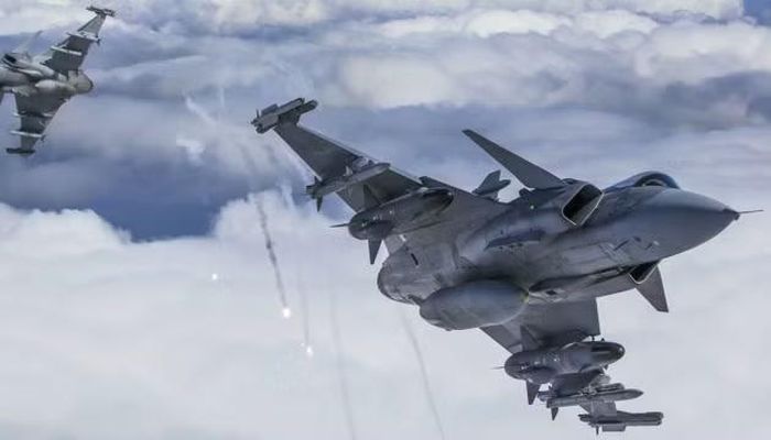 Đất nước châu Mỹ Latin này đã tham chiếu giá của tiêm kích Gripen được Saab chào bán cho Thái Lan, khi quốc gia Đông Nam Á này đặt mua 4 máy bay chiến đấu JAS 39E/F vào tháng 8/2025 với mức giá 553 triệu USD, tức là mỗi máy bay có giá trị 138,25 triệu USD.