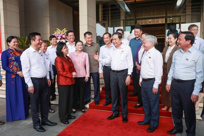 Chủ tịch Quốc hội Trần Thanh Mẫn, Chủ tịch UBTƯ MTTQ Việt Nam Bùi Thị Minh Hoài trò chuyện cùng các đại biểu tại buổi gặp mặt. Ảnh: Quang Vinh