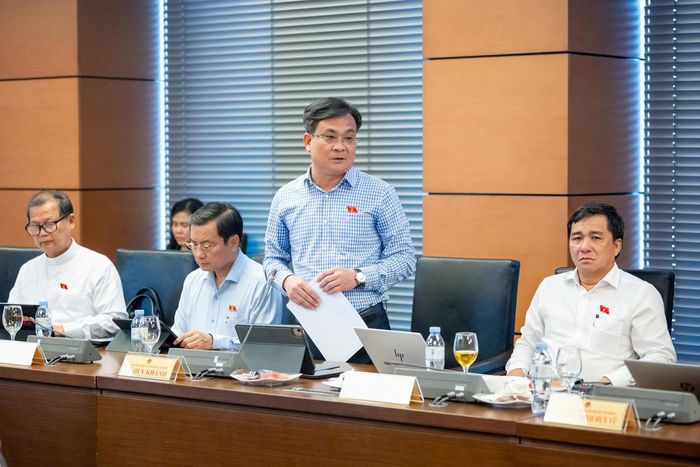 Đại biểu Vũ Huy Khánh, đoàn TPHCM phát biểu. Ảnh: Minh Nam