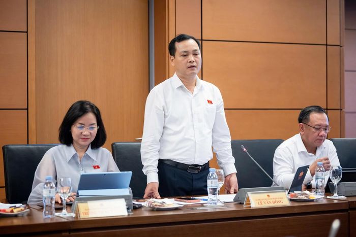Đại biểu Lê Văn Đông, đoàn TPHCM phát biểu. Ảnh: Minh Nam