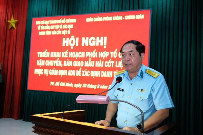 Đại tá Lê Văn Hợi, Chính ủy Sư đoàn 370 phát biểu tại hội nghị. Ảnh: TL