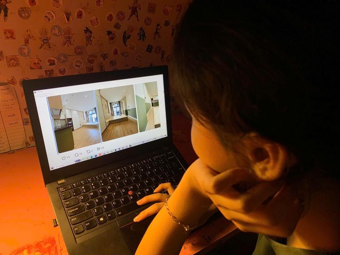  Xem phòng, đặt cọc hay tìm người ở ghép đều là bài toán khó với tân sinh viên. Ảnh: T.V. 