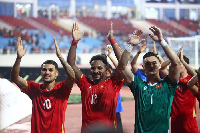 Thắng Malaysia với tổng tỷ số 4-0 sau hai lượt trận bán kết, đội tuyển Việt Nam chạm trán Thái Lan ở chung kết ASEAN Cup 2026. Trận chung kết lượt đi sẽ diễn ra vào ngày 22/8 trên sân Rajamangala (Bangkok) còn trận lượt về diễn ra trên sân Mỹ Đình (Hà Nội) ngày 26/8.