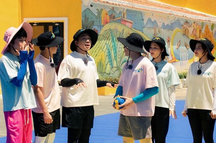 Trấn Thành cùng dàn cast và các khách mời ở tập 4 Running Man Vietnam. Ảnh: NSX.