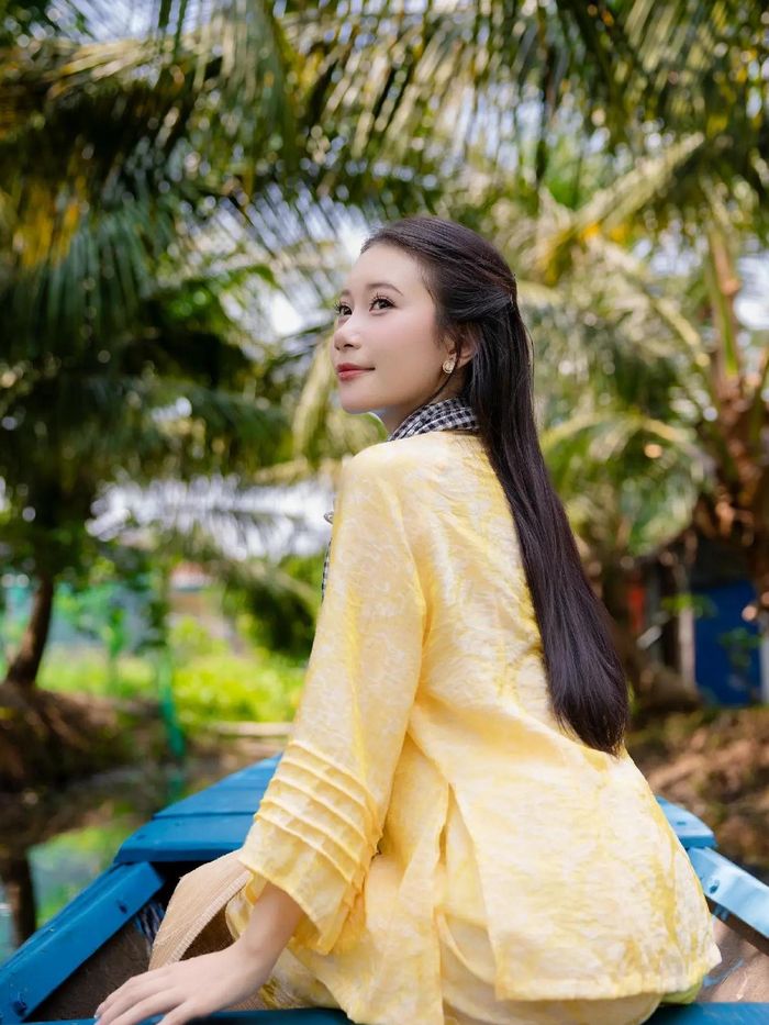  Sau khi nổi tiếng trên mạng xã hội, đầm sen của anh Kiên hút nhiều bạn trẻ đến check-in "miền Tây". Ảnh: Nguyễn Chí Kiên. 