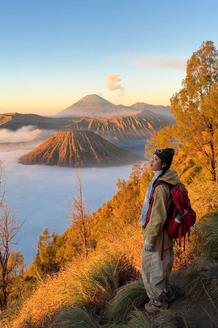 Khách Việt chinh phục núi lửa Bromo ngày 6/8. Ảnh: Yến Vi Vu.