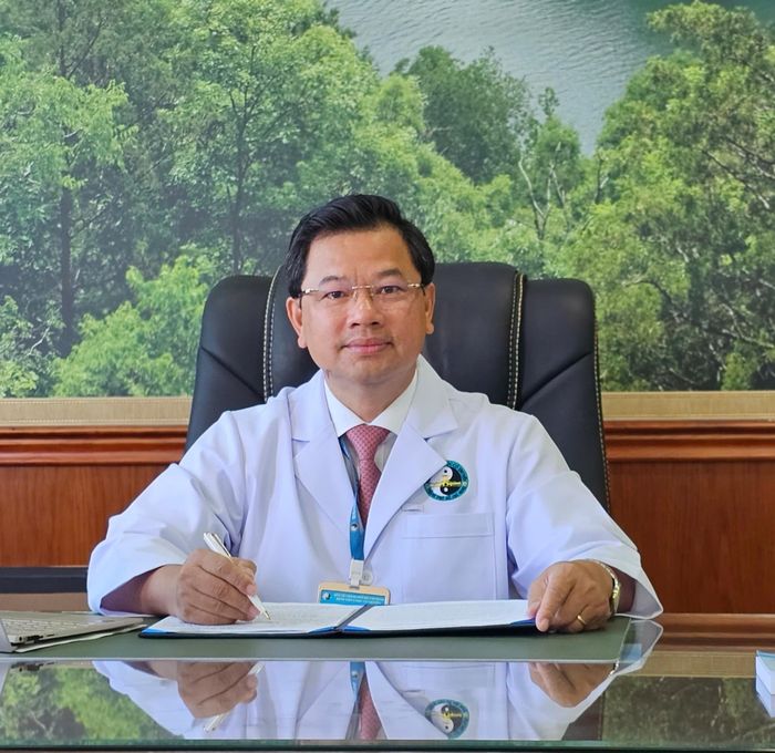  Bác sĩ chuyên khoa II Đỗ Tân Khoa, Giám đốc Bệnh viện Y học Cổ truyền TP.HCM. 