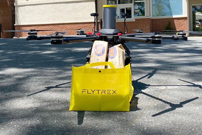  Vào năm ngoái, Uber cũng thiết lập quan hệ hợp tác với Flytrex để phát triển dịch vụ giao hàng bằng drone, đồng thời thực hiện một khoản đầu tư vào doanh nghiệp này. 