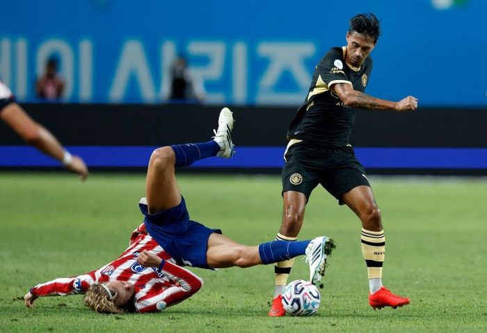  Reijnders khởi đầu như mơ tại Man City khi ghi bàn và kiến tạo ngay trận ra mắt Premier League trước Wolves. 