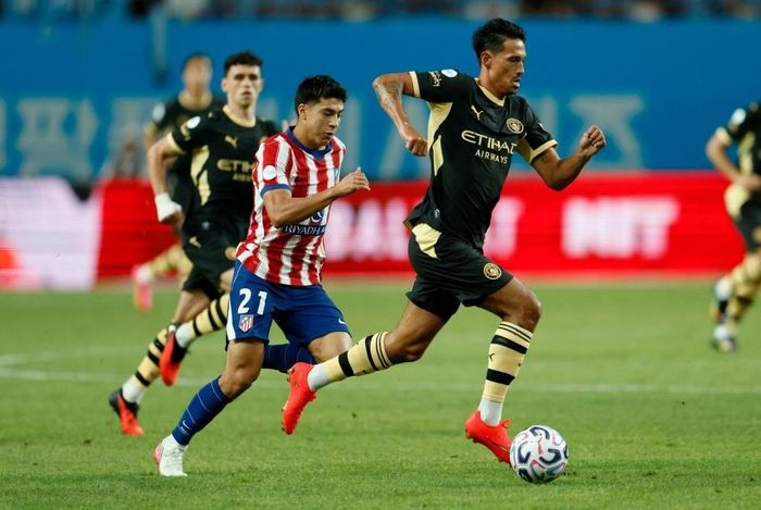  Những pha kéo bóng và xâm nhập vùng cấm từng giúp Reijnders tỏa sáng tại Milan, nhưng anh gặp khó khi phải đảm nhiệm nhiều nhiệm vụ hơn trong tuyến giữa Man City. 