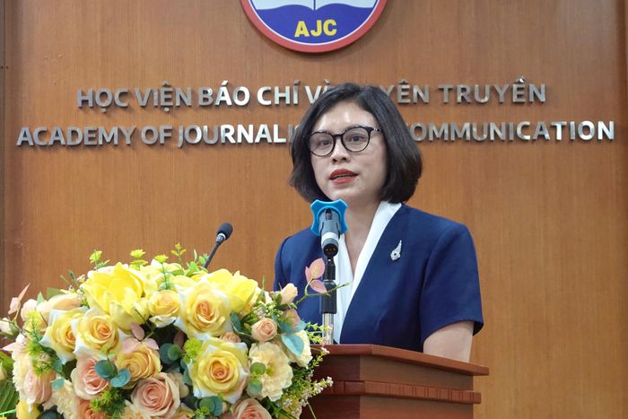 Bà Vũ Thùy Dương - Trưởng khoa Xuất bản, Học viện Báo chí & Tuyên truyền. Ảnh: Phan Chi.