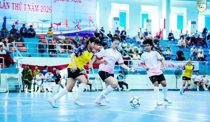 Trận chung kết futsal nữ giữa đội tuyển Sở GD&ĐT và xã Dục Nông diễn ra sôi nổi, hấp dẫn tại Đại hội Thể dục thể thao tỉnh Quảng Ngãi