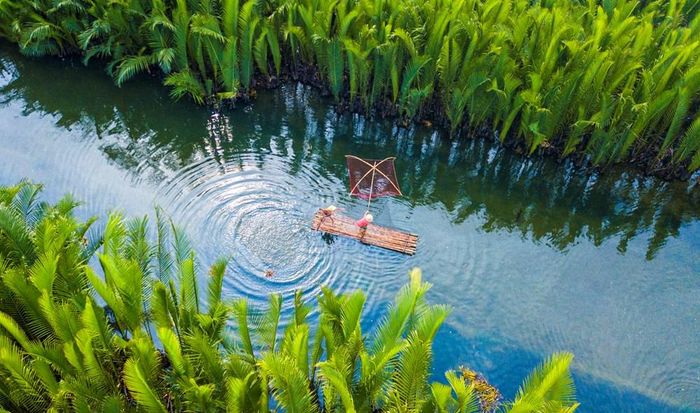 Nét văn hóa sông nước Tịnh Khê giữa rừng dừa và đời sống, sinh hoạt của người dân địa phương. Ảnh: Đoàn Vương Quốc