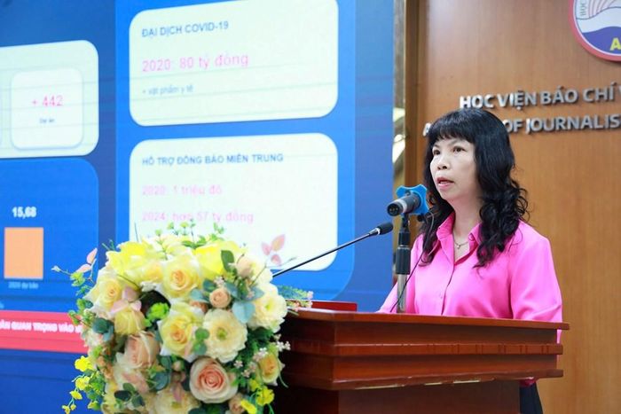 Bà Phạm Thị Kim Hoa, Phó Chủ nhiệm Ủy ban Nhà nước về người Việt Nam ở nước ngoài (Bộ Ngoại giao) phát biểu