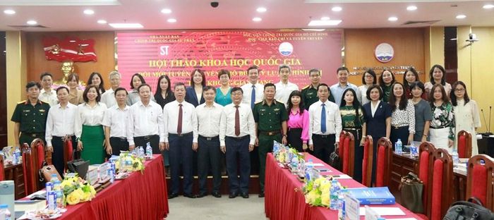 Các đại biểu chụp ảnh kỷ niệm