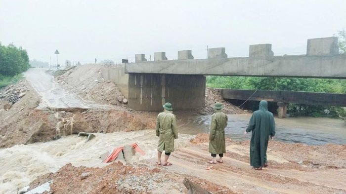 Đây là cầu nối trục giao thông của xã Tứ Mỹ và xã Mai Hoa