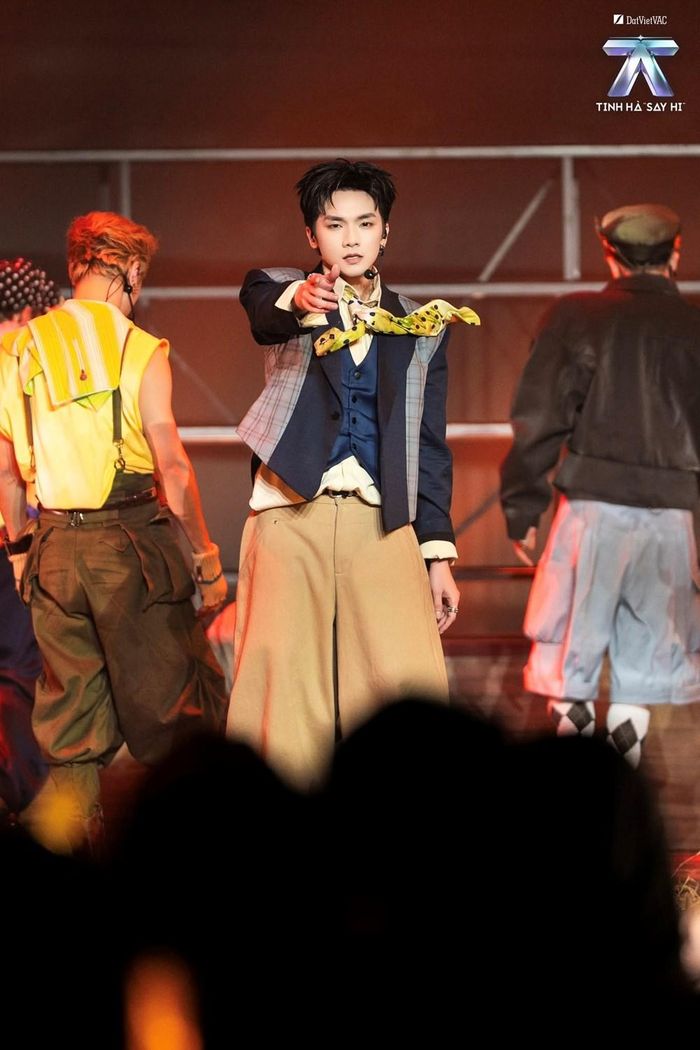 Vương Bình vướng tin đồn bị loại dù tạo được dấu ấn tại những vòng thi đầu tiên. Ảnh: NSX