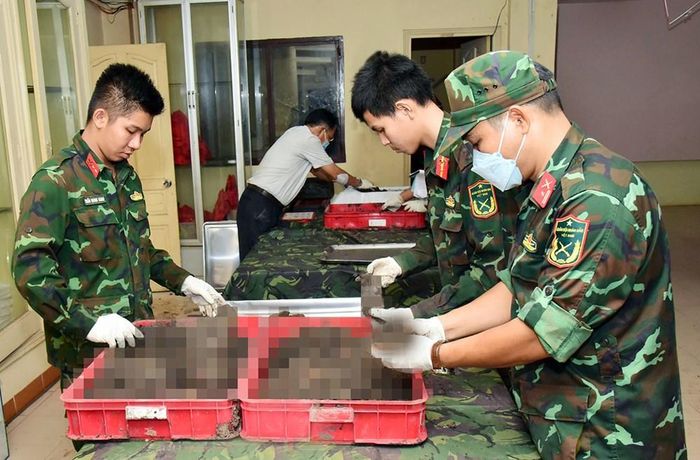 Ngày 20.8, các lực lượng đã phát hiện, quy tập 14 bộ hài cốt liệt sĩ và 7 bộ di vật tại khu B Công viên Lê Thị Riêng