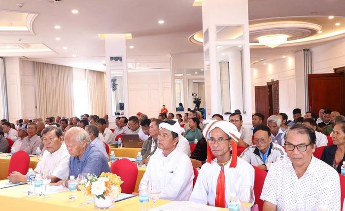 Người có uy tín vùng đồng bào DTTS tỉnh Khánh Hòa tham gia tập huấn, bồi dưỡng kiến thức
