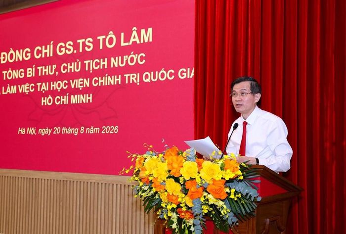 Ủy viên Bộ Chính trị, Giám đốc Học viện Chính trị quốc gia Hồ Chí Minh Đoàn Minh Huấn phát biểu