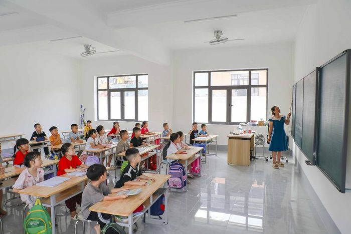 Khối lớp 1 đã vào học tại Trường Phổ thông dân tộc nội trú liên cấp Tiểu học và Trung học cơ sở xã Thanh Nưa. Ảnh: Xuân Tư - TTXVN
