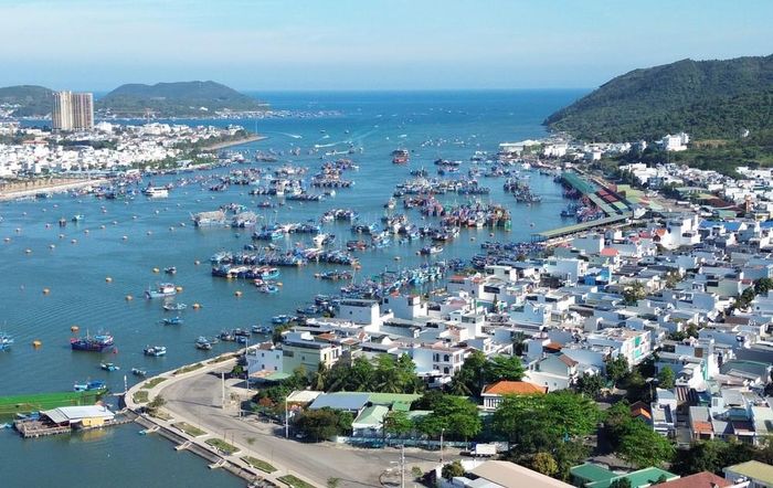 Cảng cá Hòn Rớ (phường Nam Nha Trang, tỉnh Khánh Hòa) là đầu mối tập trung tàu thuyền, hoạt động nghề cá của Khánh Hòa và khu vực Duyên hải Nam Trung Bộ. Ảnh: Nguyễn Thành – TTXVN