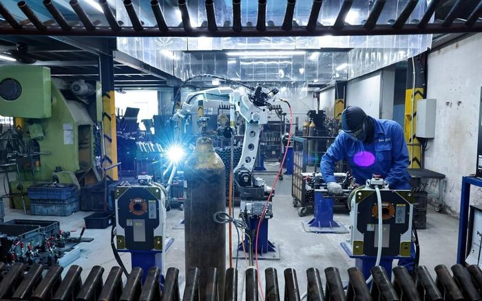 Robot hàn khung tự động của Công ty Cổ phần Thống Nhất Hà Nội. Ảnh: Trần Việt - TTXVN