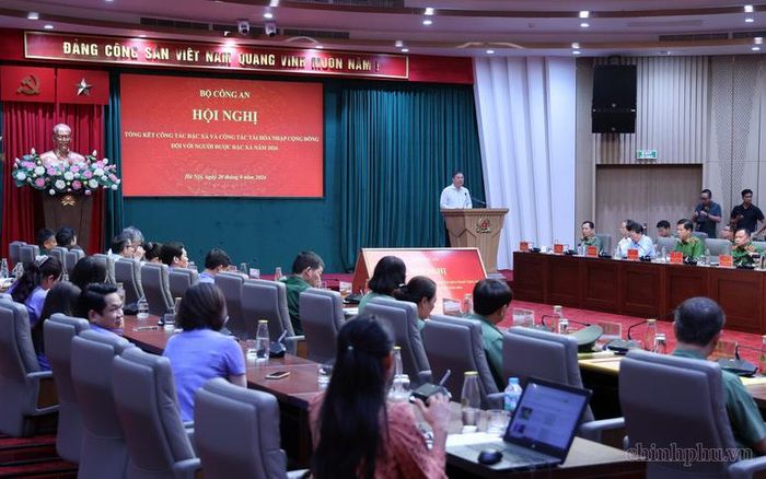 Phó Thủ tướng Thường trực nhấn mạnh tái hòa nhập cộng đồng là một trong những yếu tố quan trọng giúp người được đặc xá ổn định cuộc sống, không tái phạm tội - Ảnh: chinhphu.vn/Phương Nguyên