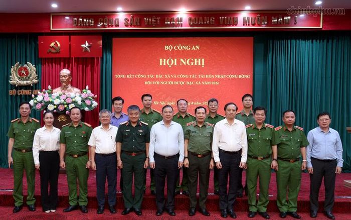 Phó Thủ tướng Thường trực Phạm Gia Túc cùng các đại biểu tại Hội nghị - Ảnh: chinhphu.vn/Phương Nguyên