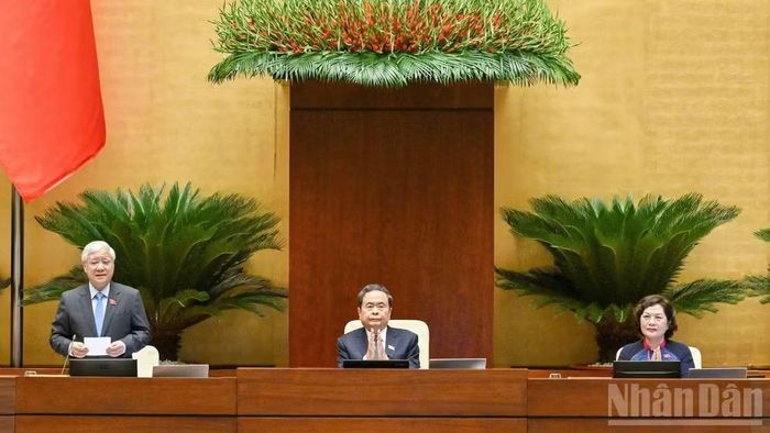 Chủ tịch Quốc hội Trần Thanh Mẫn và các Phó Chủ tịch Quốc hội chủ trì, điều hành phiên họp. (Ảnh: THỦY NGUYÊN)