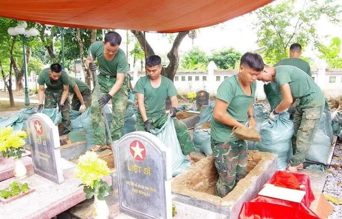 Các chiến sĩ Bộ Chỉ huy quân sự tỉnh Điện Biên đang nỗ lực cao nhất đẩy nhanh tiến độ khai quật, lấy mẫu hài cốt liệt sĩ, phấn đấu hoàn thành trước ngày 2/9/2026. (Ảnh: LÊ LAN)