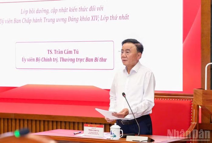 Thường trực Ban Bí thư Trần Cẩm Tú trao đổi các nội dung về công tác xây dựng Đảng và hệ thống chính trị trong tình hình mới. (Ảnh: THẾ ĐẠI)