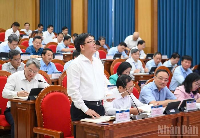 Các đồng chí học viên tập trung làm nổi bật yêu cầu nhiệm vụ trong bối cảnh Đảng ta đang thực hiện quyết liệt nhiều nghị quyết, nhiệm vụ chiến lược, quan trọng. (Ảnh : THẾ ĐẠI)