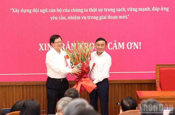 Ban tổ chức Lớp bồi dưỡng trân trọng cảm ơn đồng chí Thường trực Ban Bí thư. (Ảnh: THẾ ĐẠI)