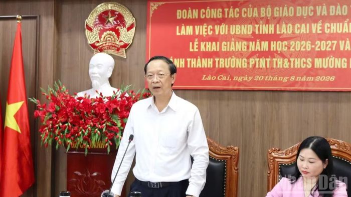 Thứ trưởng Giáo dục và Đào tạo Phạm Ngọc Thưởng phát biểu tại buổi làm việc.