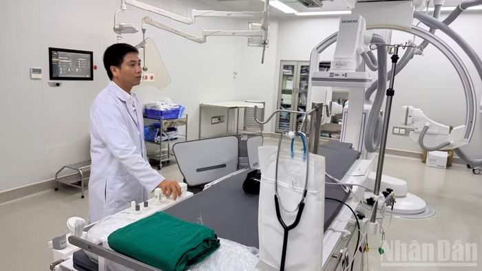 Các thiết bị tại phòng Đơn nguyên tim mạch can thiệp tại Bệnh viện đa khoa Bình Thuận.