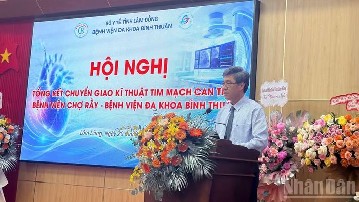 Đồng chí Nguyễn Minh, Phó Chủ tịch Ủy ban nhân dân tỉnh Lâm Đồng phát biểu tại hội nghị.