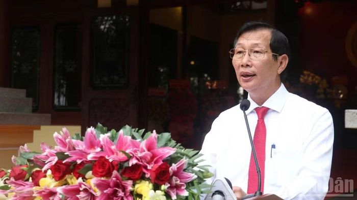 Đồng chí Lê Văn Phước, Phó Chủ tịch Ủy ban nhân dân tỉnh An Giang phát biểu tại lễ kỷ niệm 138 năm Ngày sinh Chủ tịch Tôn Đức Thắng. Ảnh: Thanh Dũng