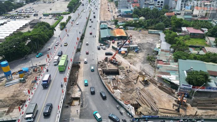 Điểm đầu công trình kết nối với đường dẫn cầu Vĩnh Tuy giai đoạn 2, cách vị trí giao với đường Cổ Linh khoảng 400m; điểm cuối nối với đường Đàm Quang Trung hiện hữu, cách nút giao với đường Cổ Linh khoảng 1km.
