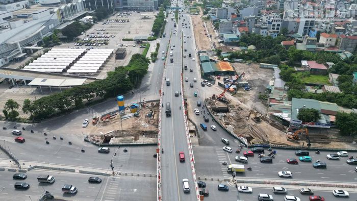 Trong những tháng tới, các hạng mục kết cấu, đường dẫn và hạ tầng kỹ thuật sẽ tiếp tục được triển khai đồng thời, hướng tới hoàn thành các phần việc chính để đưa công trình vào khai thác theo kế hoạch thành phố đề ra.