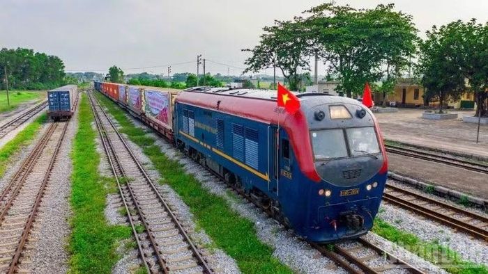 Với bề dày gần 150 năm xây dựng và phát triển, ngành đường sắt luôn coi trọng việc gìn giữ, bảo tồn và phát huy các giá trị lịch sử, văn hóa gắn liền với sự trưởng thành của ngành. (Ảnh: MINH NHẬT)