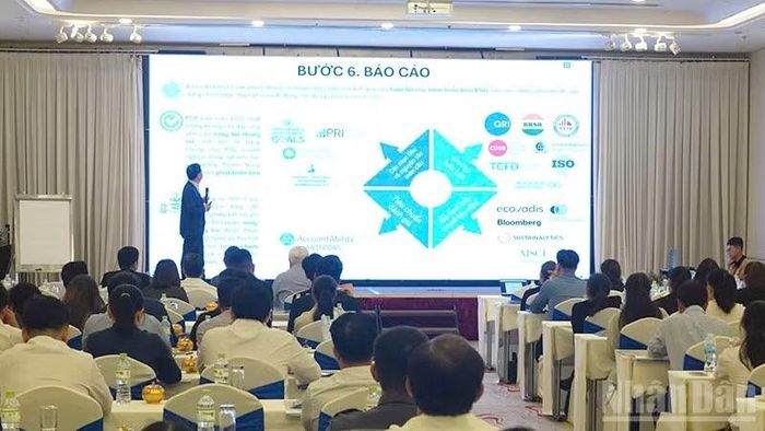 Quang cảnh buổi tập huấn.