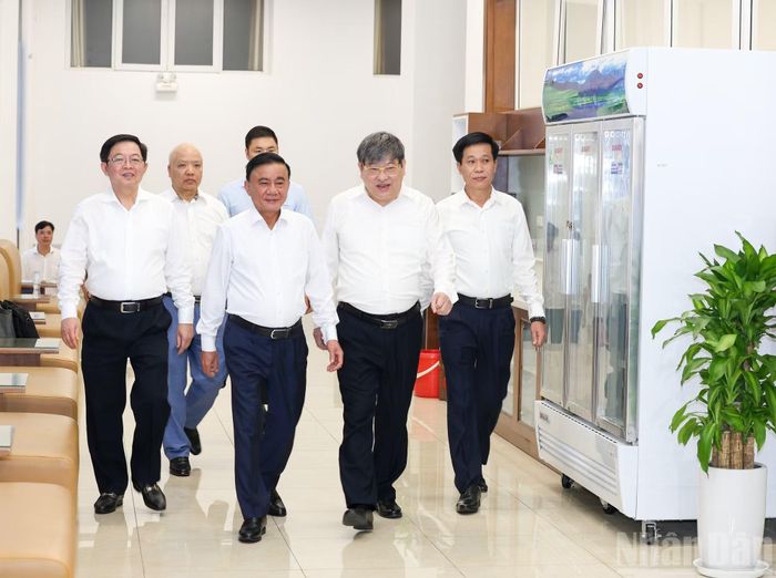 Thường trực Ban Bí thư Trần Cẩm Tú đến dự buổi truyền đạt Chuyên đề với học viên Lớp bồi dưỡng, cập nhật kiến thức đối với Ủy viên Ban Chấp hành Trung ương Đảng khóa XIV (Lớp thứ nhất).
