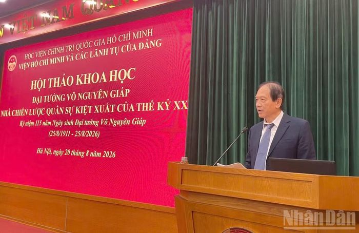 Đại diện gia đình Đại tướng, ông Võ Hồng Nam (con trai Đại tướng Võ Nguyên Giáp) phát biểu tại hội thảo. (Ảnh: THẾ ĐẠI)