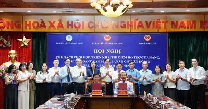 Ký kết Kế hoạch phối hợp, triển khai thí điểm hỗ trợ cửa hàng, hộ kinh doanh bán buôn, bán lẻ chuyển đổi số trên địa bàn tỉnh Bắc Ninh giữa Bộ Khoa học và Công nghệ và Ủy ban nhân dân tỉnh Bắc Ninh. ﻿(Ảnh: Bộ Khoa học và Công nghệ)