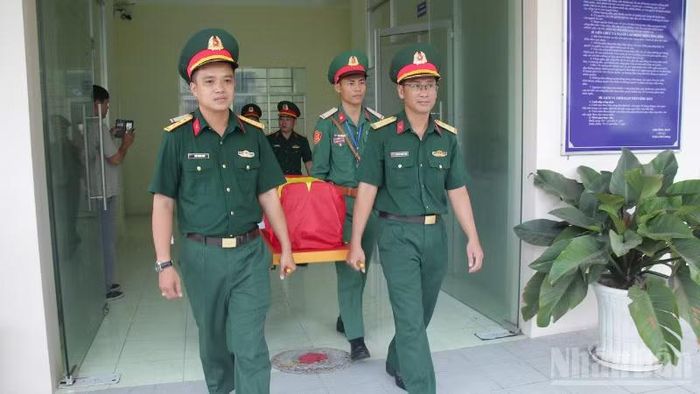 Thực hiện Chiến dịch 500 ngày đêm, đến nay Ban Chỉ đạo 515 thành phố Cần Thơ đã bàn giao 2 đợt với 1.689 mẫu sinh phẩm. (Ảnh: VĂN ÚT)