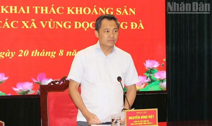 Đồng chí Nguyễn Đình Việt, Phó Bí thư Tỉnh ủy, Chủ tịch Ủy ban nhân dân tỉnh Sơn La phát biểu kết luận tại cuộc làm việc. (Ảnh: QUỐC TUẤN)