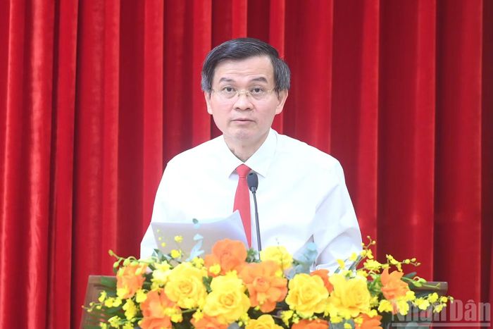  Đồng chí Đoàn Minh Huấn﻿, Ủy viên Bộ Chính trị, Giám đốc Học viện Chính trị quốc gia Hồ Chí Minh phát biểu tại cuộc làm việc. 