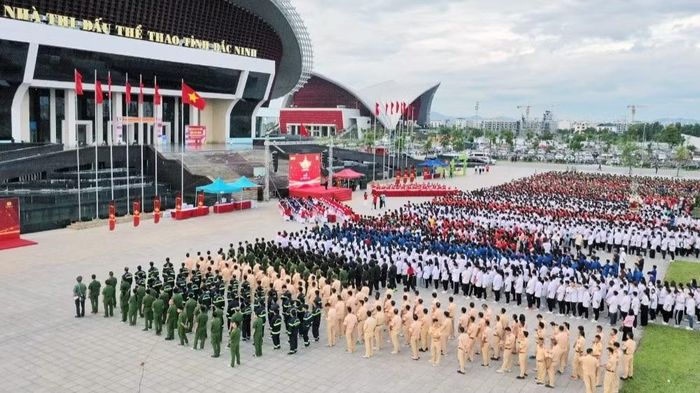 Quang cảnh Chương trình “Cùng Việt Nam tiến bước” tại điểm cầu trung tâm tỉnh Bắc Ninh năm 2025. (Ảnh: Danh Lam)